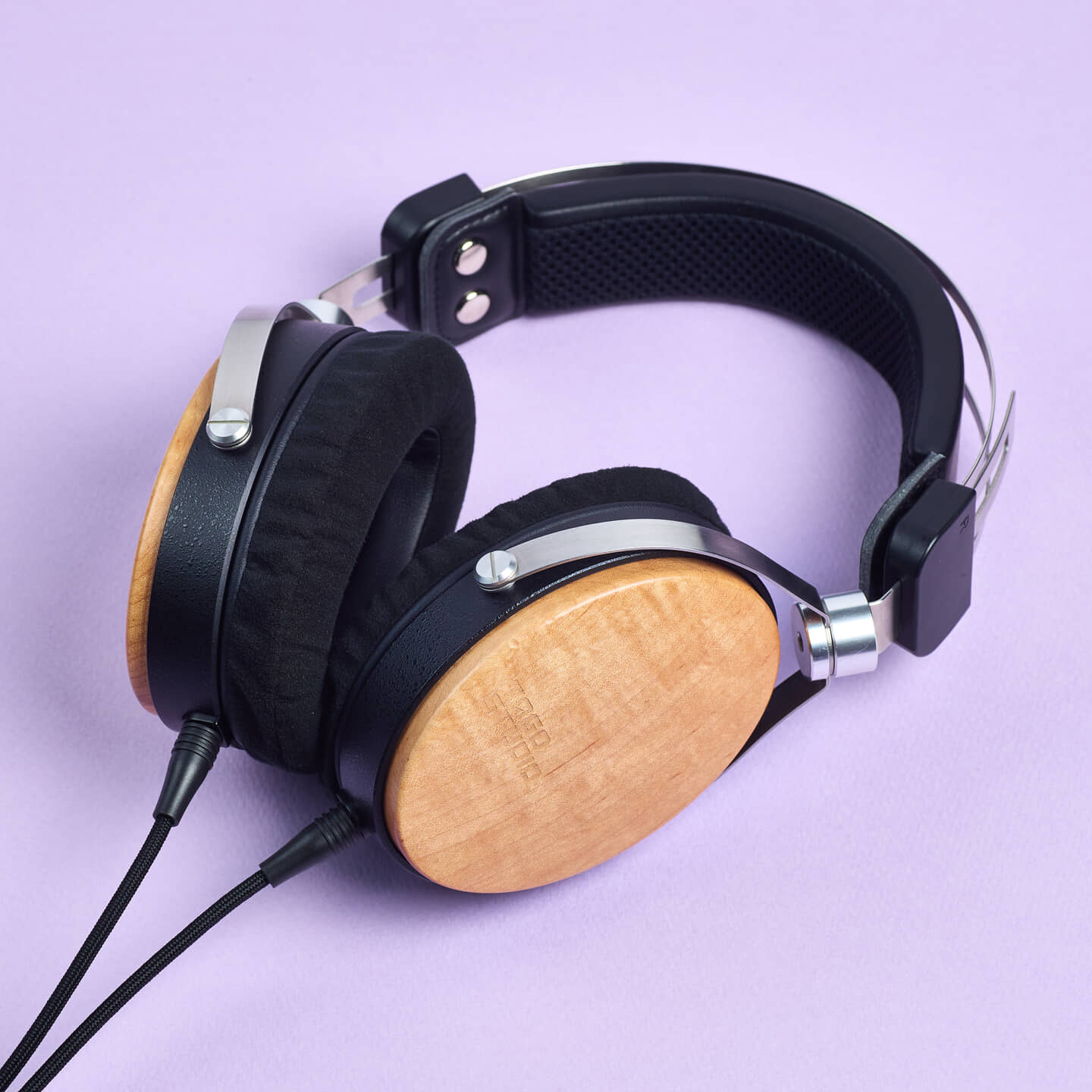 【2024年最新レビュー】MIX師がおすすめする音楽制作用ヘッドホン13選（＋3） | plug+（ぷらぷら）