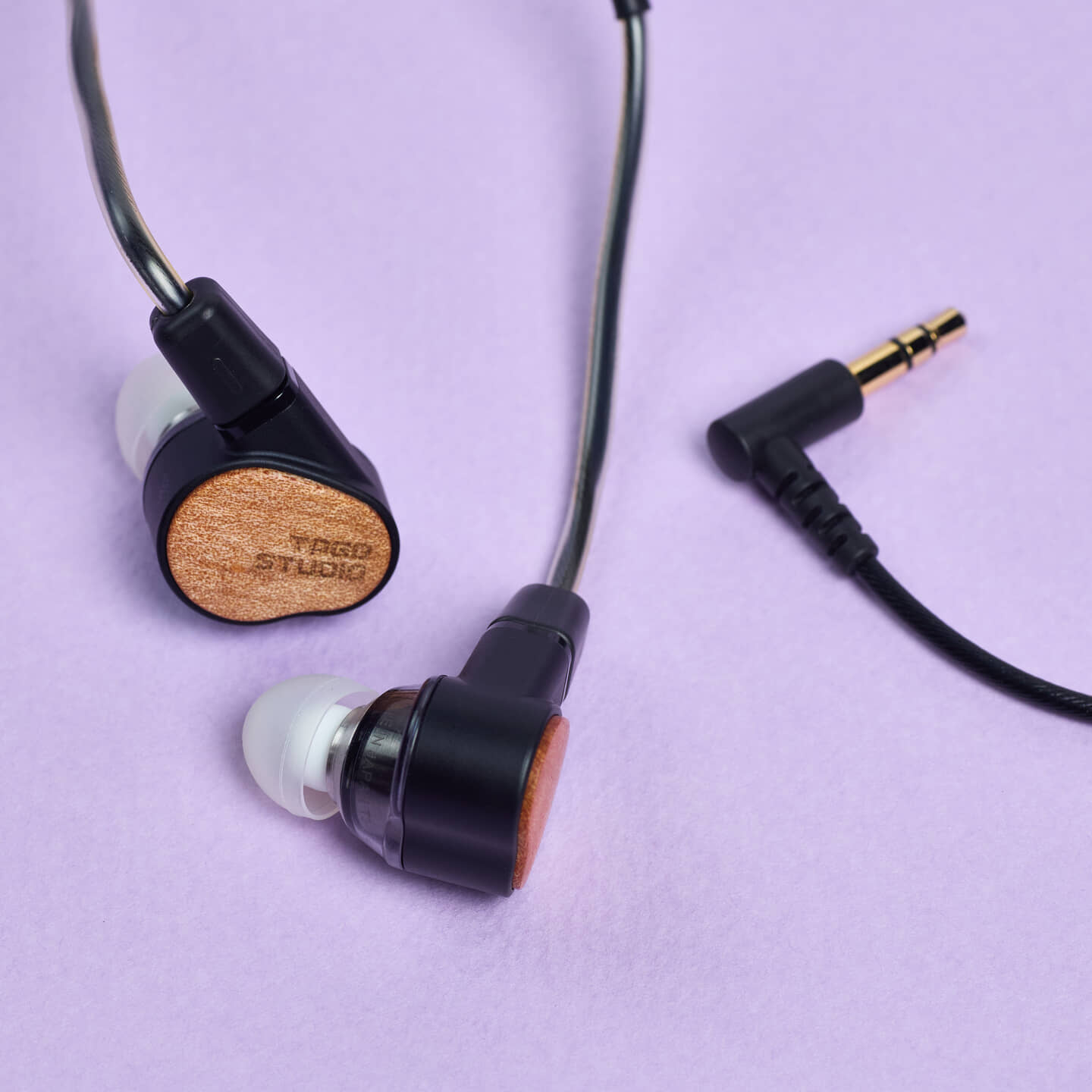 【2024年最新レビュー】MIX師がおすすめする音楽制作用イヤホン10選 | plug+（ぷらぷら）