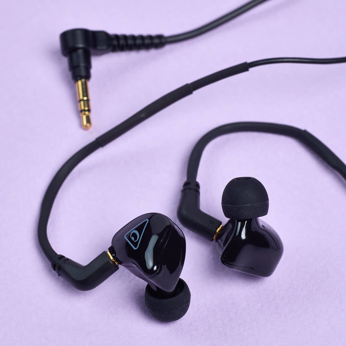 【2024年最新レビュー】MIX師がおすすめする音楽制作用イヤホン10選 | plug+（ぷらぷら）